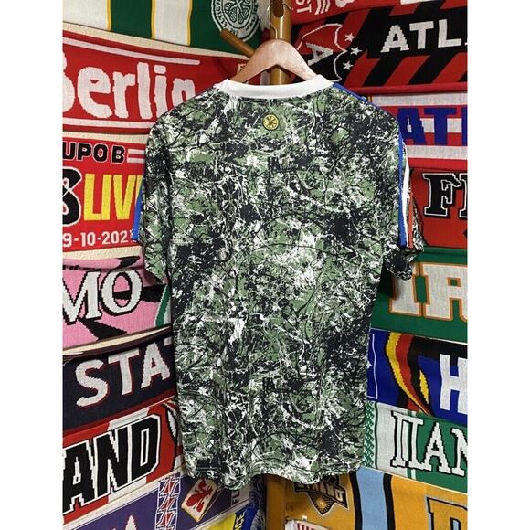 Manchester United | Men’s Medium “The Stone Roses” Edition Jersey - Picture 8 of 8